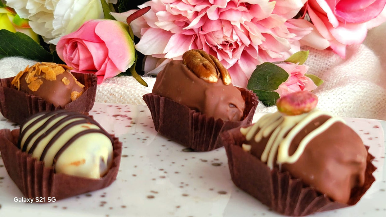 Chocolate Filled Dates (12 Pieces)